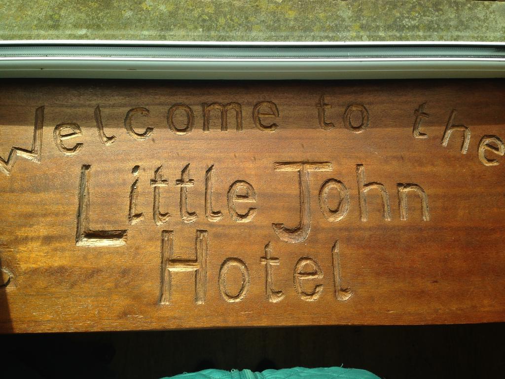 Little John Hotel Гатерседж Екстер'єр фото